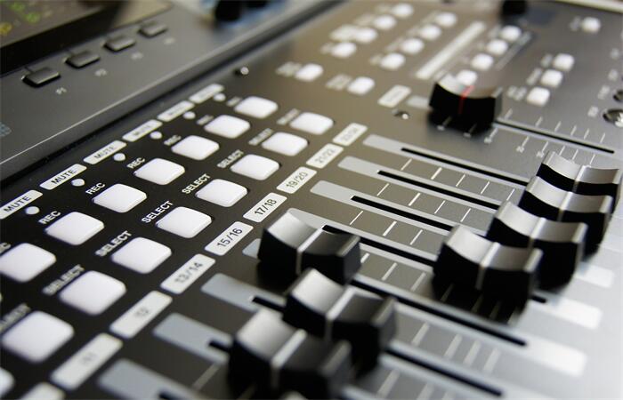   SOUNDCRAFT  ̨